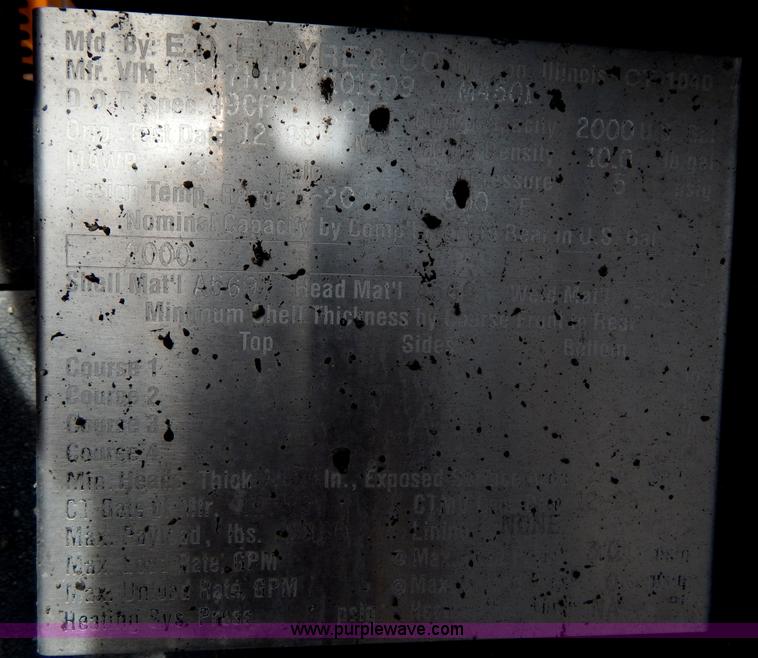 image for item I1088 1999 Chevrolet C8500 oil distributor truck