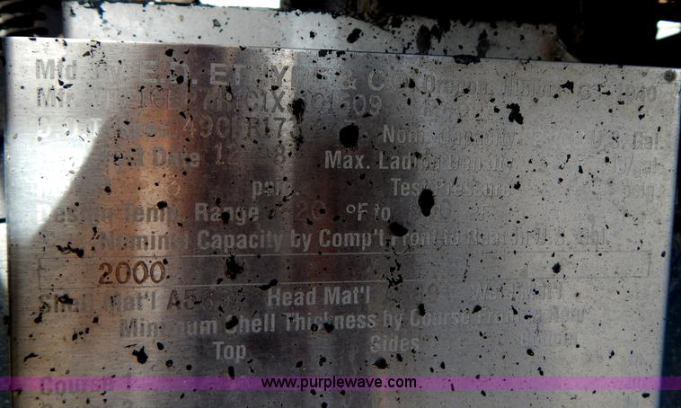 image for item I1088 1999 Chevrolet C8500 oil distributor truck