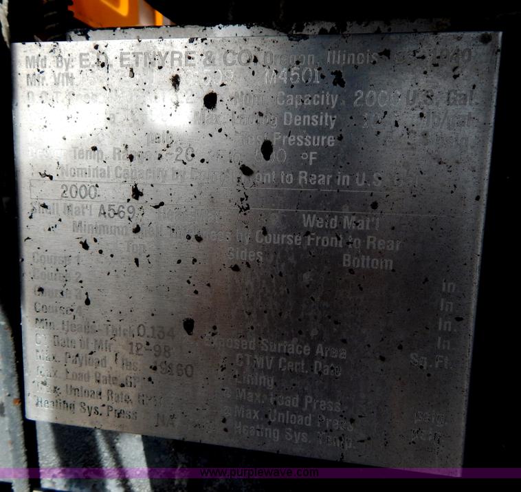 image for item I1088 1999 Chevrolet C8500 oil distributor truck