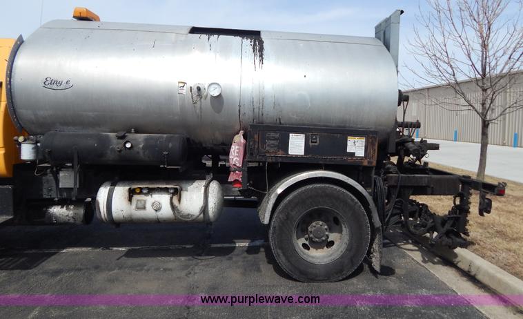 image for item I1088 1999 Chevrolet C8500 oil distributor truck