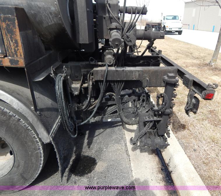 image for item I1088 1999 Chevrolet C8500 oil distributor truck