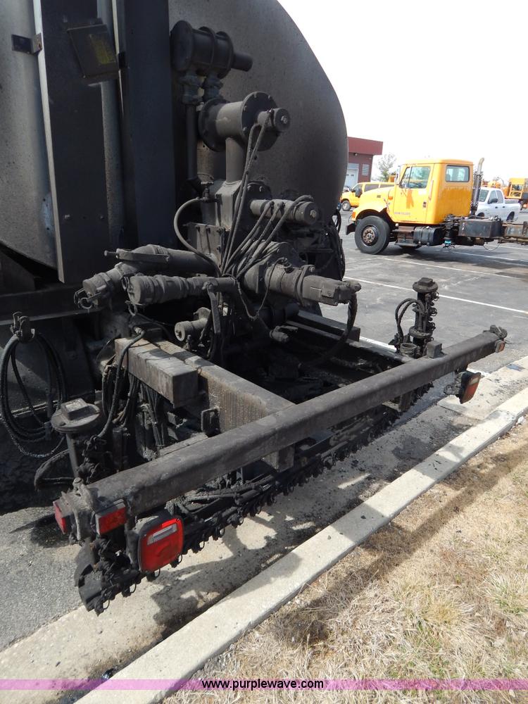 image for item I1088 1999 Chevrolet C8500 oil distributor truck