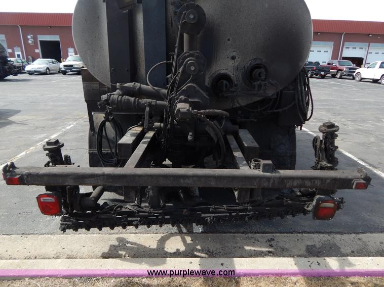 image for item I1088 1999 Chevrolet C8500 oil distributor truck