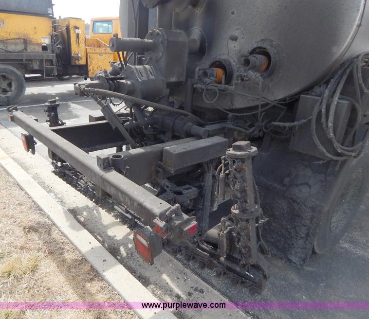 image for item I1088 1999 Chevrolet C8500 oil distributor truck