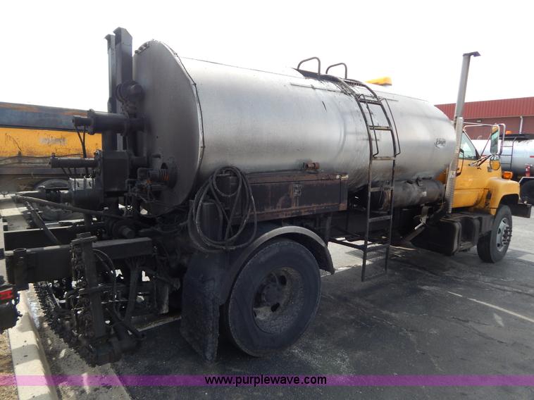 image for item I1088 1999 Chevrolet C8500 oil distributor truck