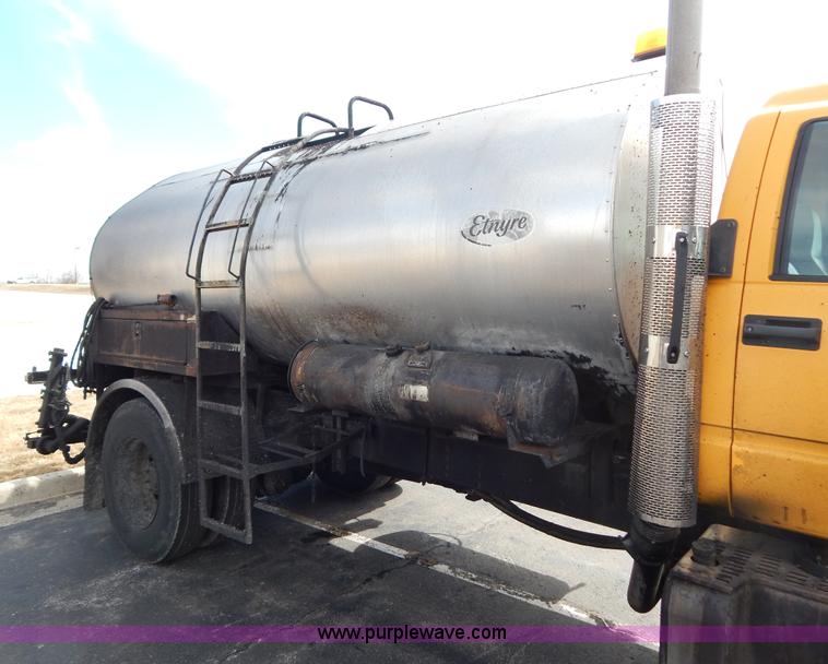 image for item I1088 1999 Chevrolet C8500 oil distributor truck
