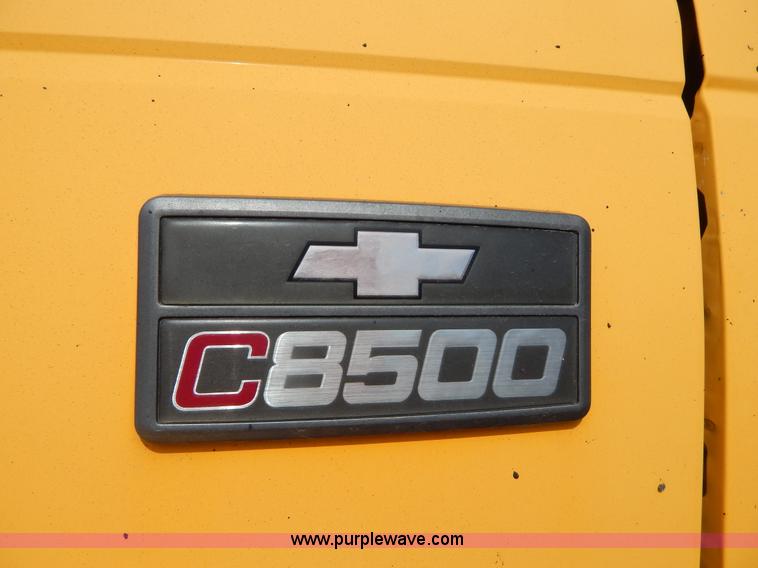 image for item I1088 1999 Chevrolet C8500 oil distributor truck