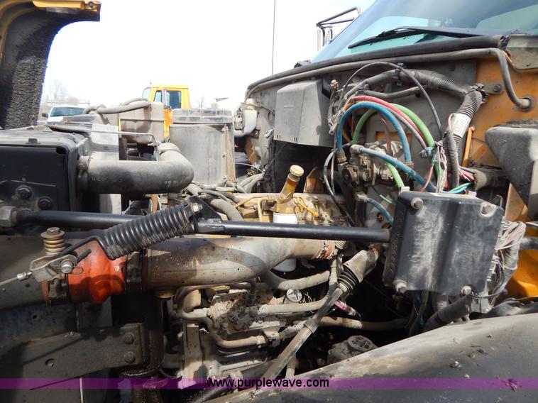 image for item I1088 1999 Chevrolet C8500 oil distributor truck