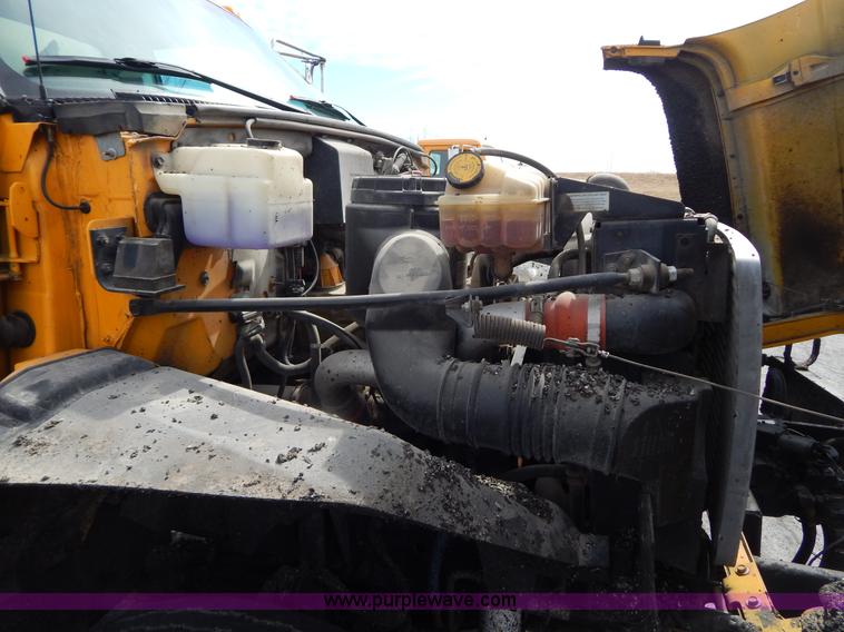 image for item I1088 1999 Chevrolet C8500 oil distributor truck