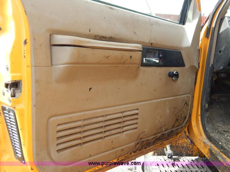 image for item I1088 1999 Chevrolet C8500 oil distributor truck