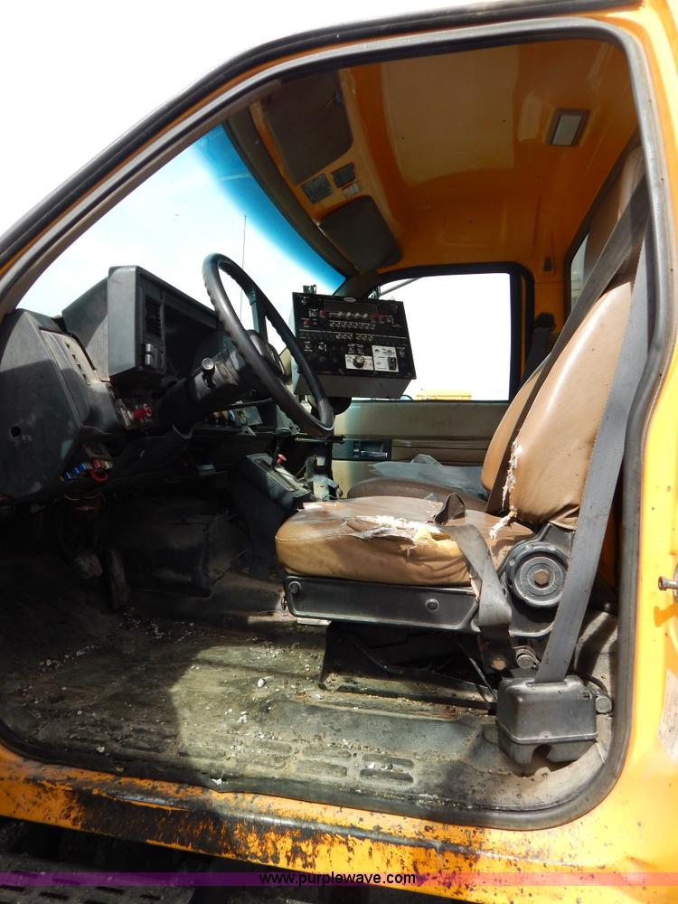 image for item I1088 1999 Chevrolet C8500 oil distributor truck