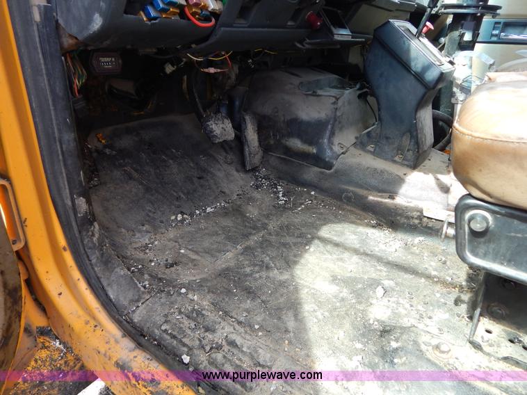 image for item I1088 1999 Chevrolet C8500 oil distributor truck