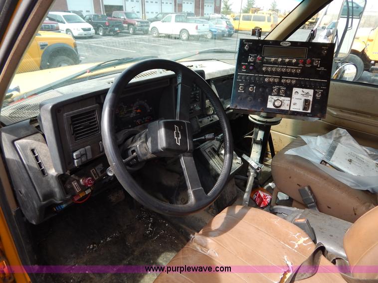 image for item I1088 1999 Chevrolet C8500 oil distributor truck