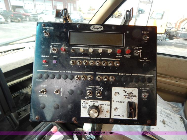 image for item I1088 1999 Chevrolet C8500 oil distributor truck