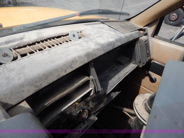 image for item I1088 1999 Chevrolet C8500 oil distributor truck