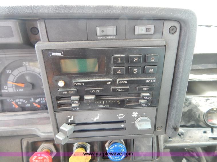 image for item I1088 1999 Chevrolet C8500 oil distributor truck