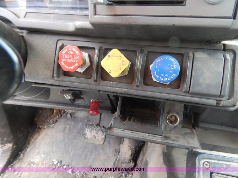 image for item I1088 1999 Chevrolet C8500 oil distributor truck