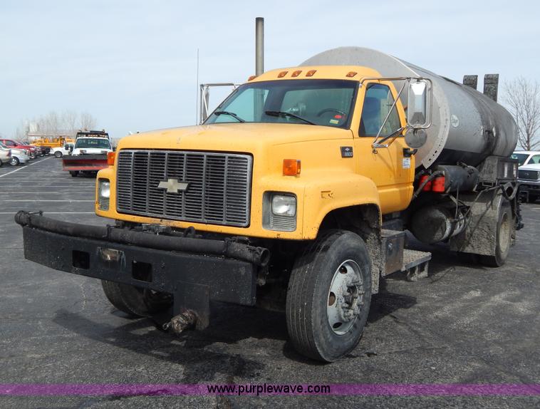 image for item I1089 1999 Chevrolet C8500 oil distributor truck