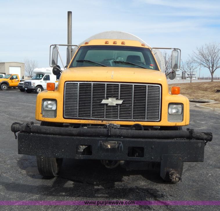 image for item I1089 1999 Chevrolet C8500 oil distributor truck