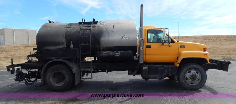 image for item I1089 1999 Chevrolet C8500 oil distributor truck