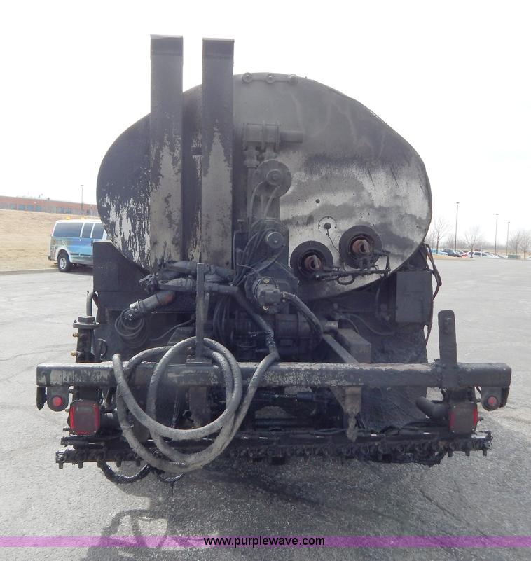 image for item I1089 1999 Chevrolet C8500 oil distributor truck