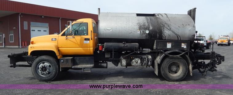 image for item I1089 1999 Chevrolet C8500 oil distributor truck