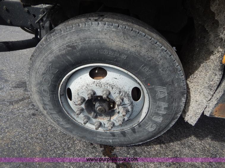 image for item I1089 1999 Chevrolet C8500 oil distributor truck