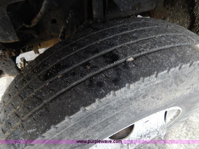 image for item I1089 1999 Chevrolet C8500 oil distributor truck