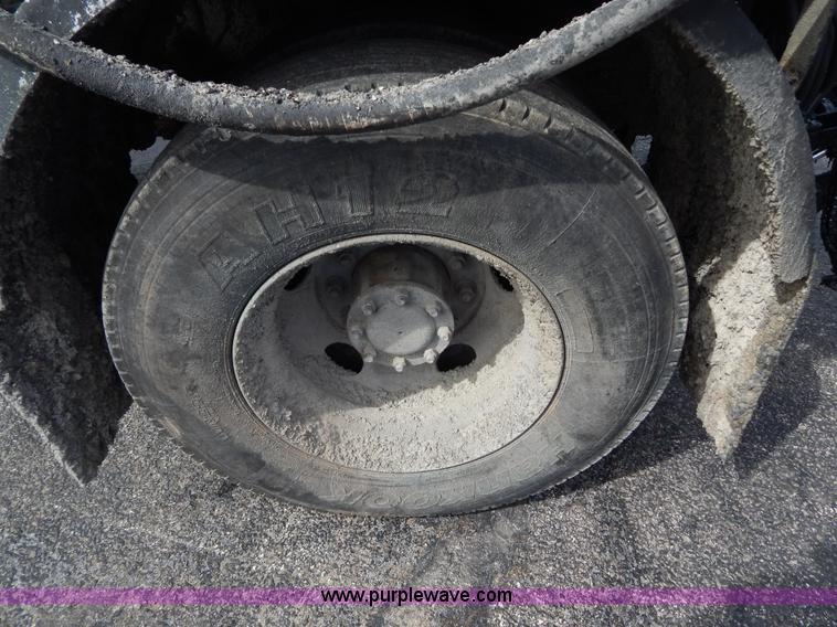 image for item I1089 1999 Chevrolet C8500 oil distributor truck