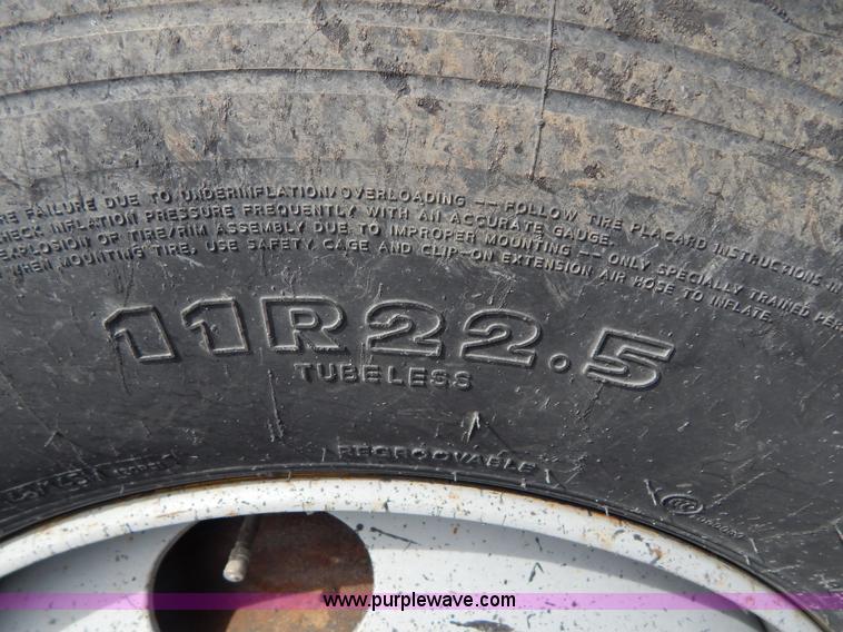 image for item I1089 1999 Chevrolet C8500 oil distributor truck