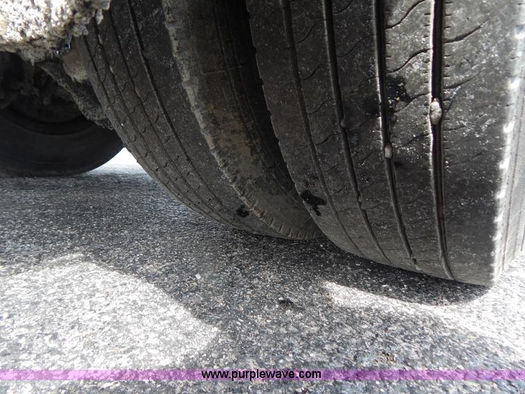 image for item I1089 1999 Chevrolet C8500 oil distributor truck