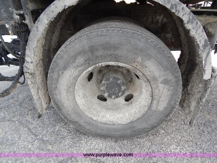 image for item I1089 1999 Chevrolet C8500 oil distributor truck