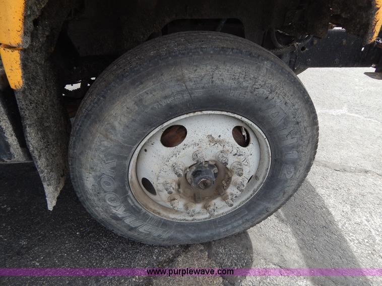 image for item I1089 1999 Chevrolet C8500 oil distributor truck