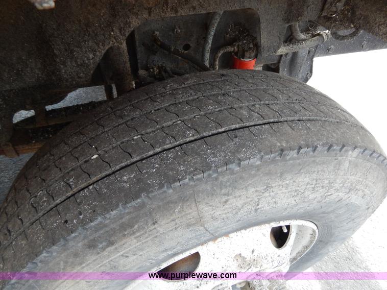 image for item I1089 1999 Chevrolet C8500 oil distributor truck