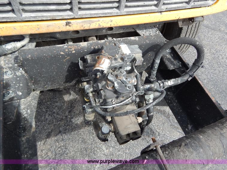 image for item I1089 1999 Chevrolet C8500 oil distributor truck
