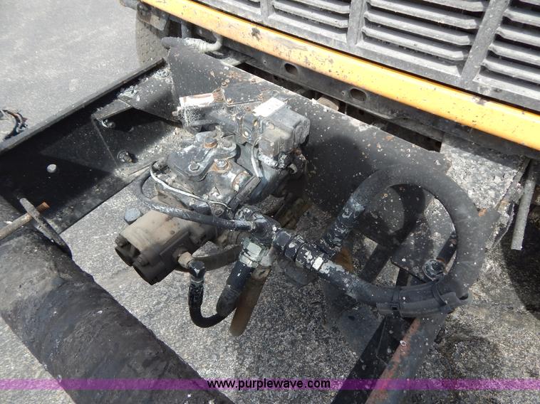 image for item I1089 1999 Chevrolet C8500 oil distributor truck