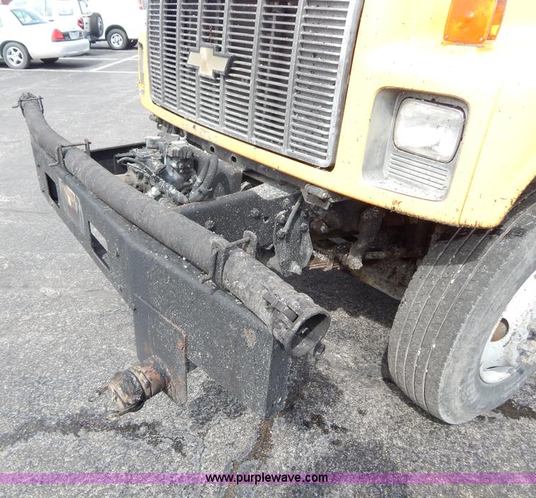 image for item I1089 1999 Chevrolet C8500 oil distributor truck