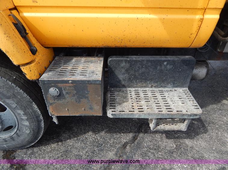 image for item I1089 1999 Chevrolet C8500 oil distributor truck