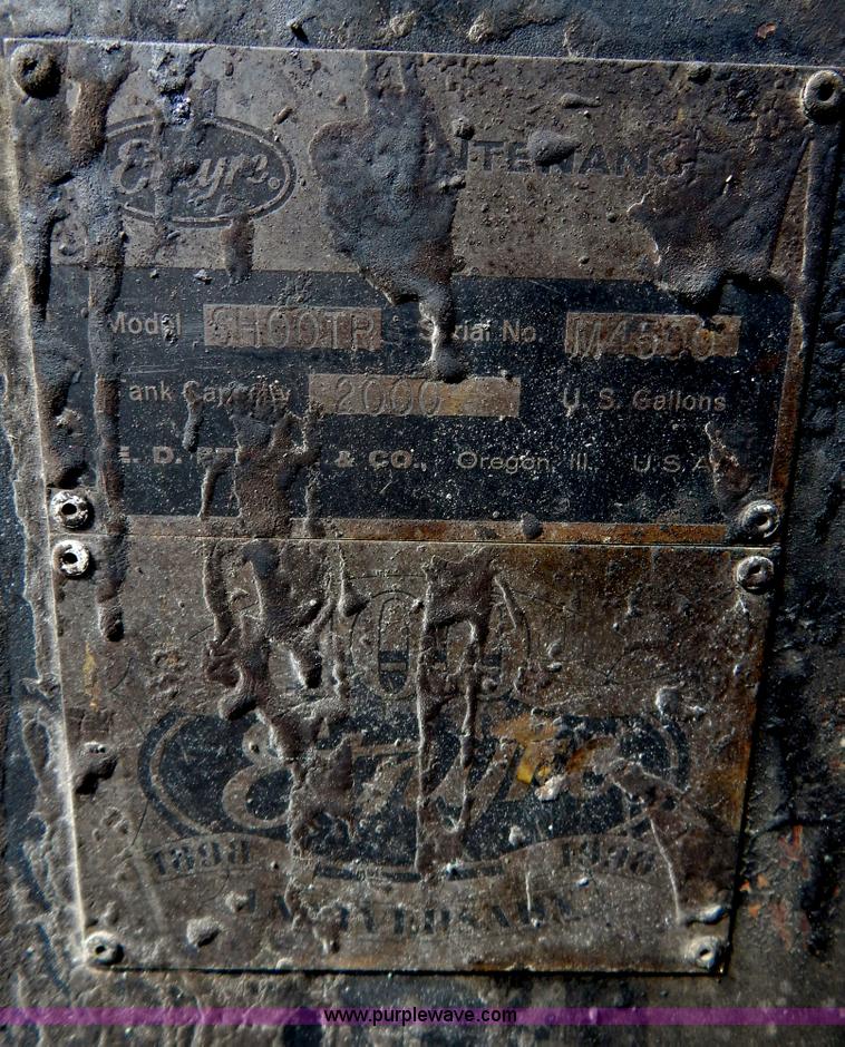 image for item I1089 1999 Chevrolet C8500 oil distributor truck