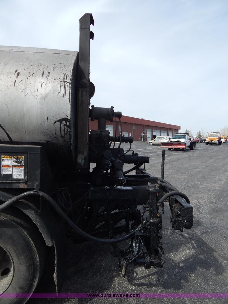 image for item I1089 1999 Chevrolet C8500 oil distributor truck