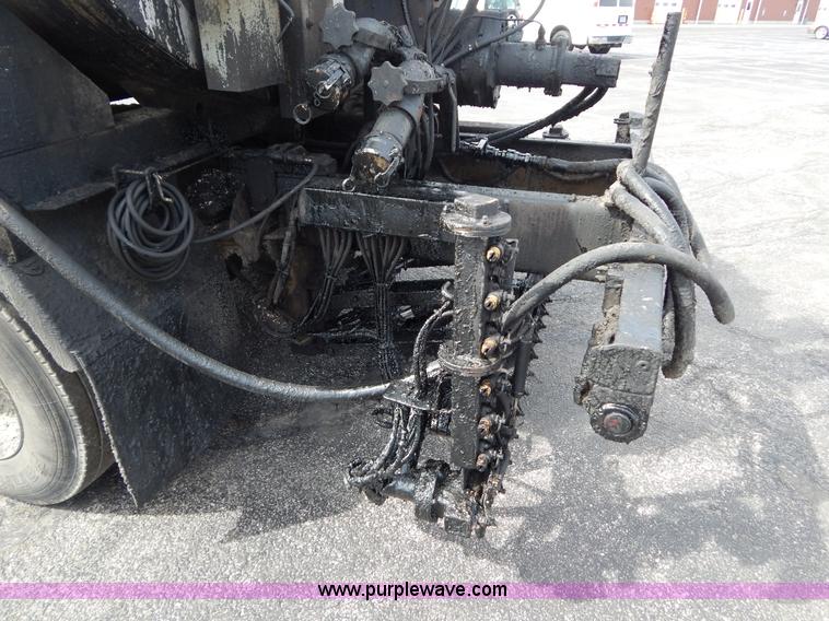 image for item I1089 1999 Chevrolet C8500 oil distributor truck