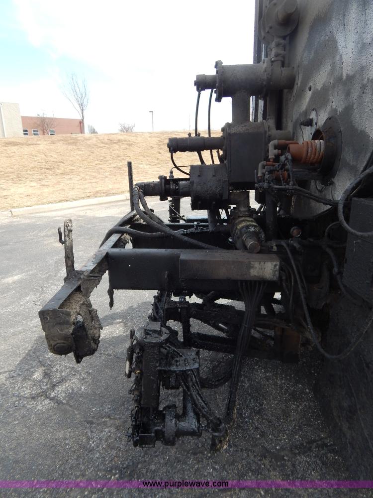 image for item I1089 1999 Chevrolet C8500 oil distributor truck