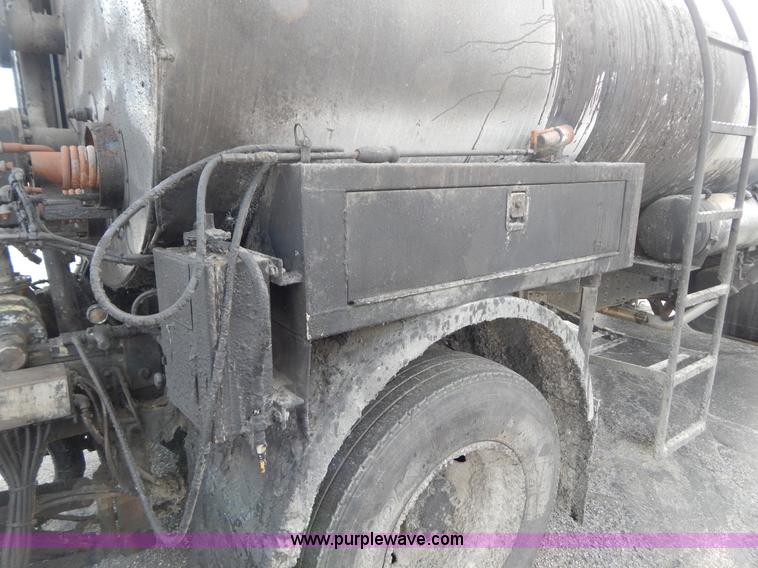 image for item I1089 1999 Chevrolet C8500 oil distributor truck