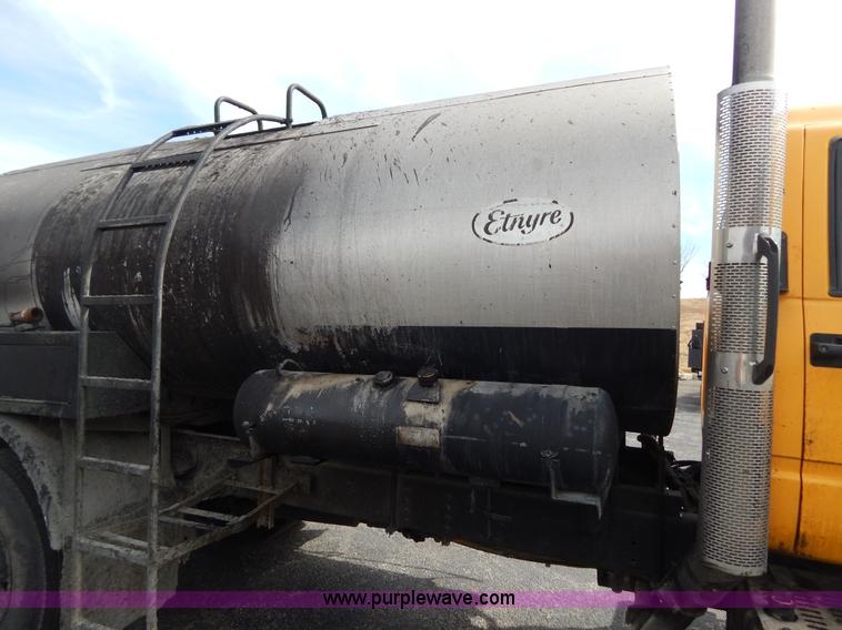 image for item I1089 1999 Chevrolet C8500 oil distributor truck