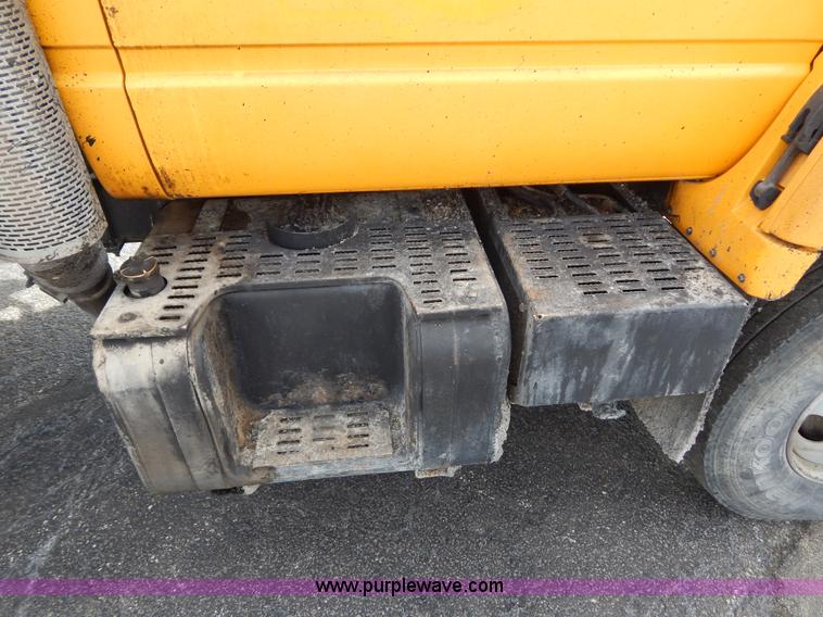 image for item I1089 1999 Chevrolet C8500 oil distributor truck