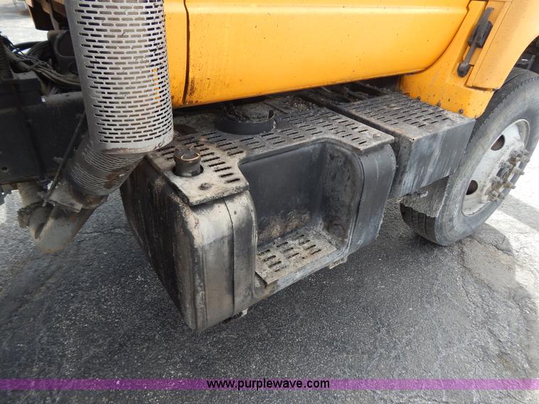 image for item I1089 1999 Chevrolet C8500 oil distributor truck