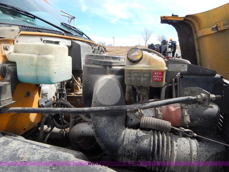 image for item I1089 1999 Chevrolet C8500 oil distributor truck