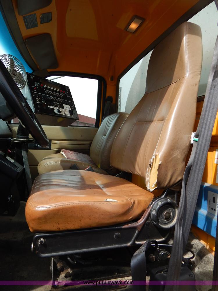 image for item I1089 1999 Chevrolet C8500 oil distributor truck