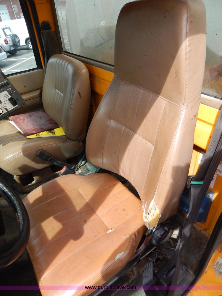 image for item I1089 1999 Chevrolet C8500 oil distributor truck