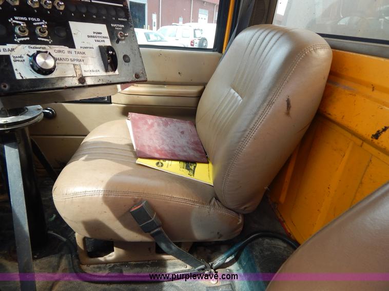 image for item I1089 1999 Chevrolet C8500 oil distributor truck